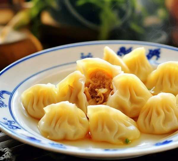 扬州蟹黄汤包，一口鲜香，尽享美食风味