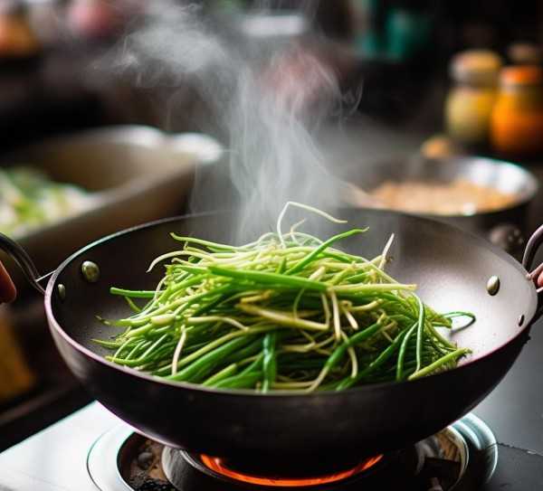 豆芽炒制火候指南，美味秘诀，一炒即得！